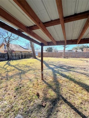 207 Inwood Lane, Highlands, TX 77562