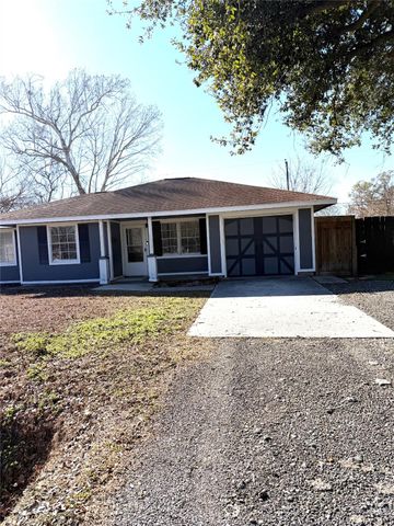 207 Inwood Lane, Highlands, TX 77562