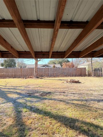 207 Inwood Lane, Highlands, TX 77562