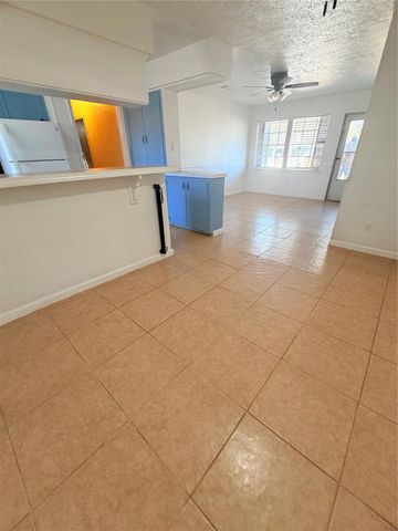 207 Inwood Lane, Highlands, TX 77562