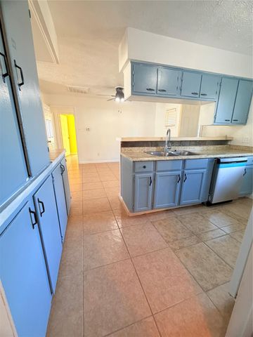 207 Inwood Lane, Highlands, TX 77562