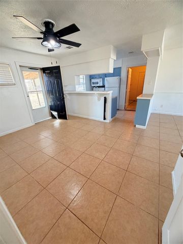 207 Inwood Lane, Highlands, TX 77562