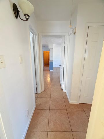 207 Inwood Lane, Highlands, TX 77562