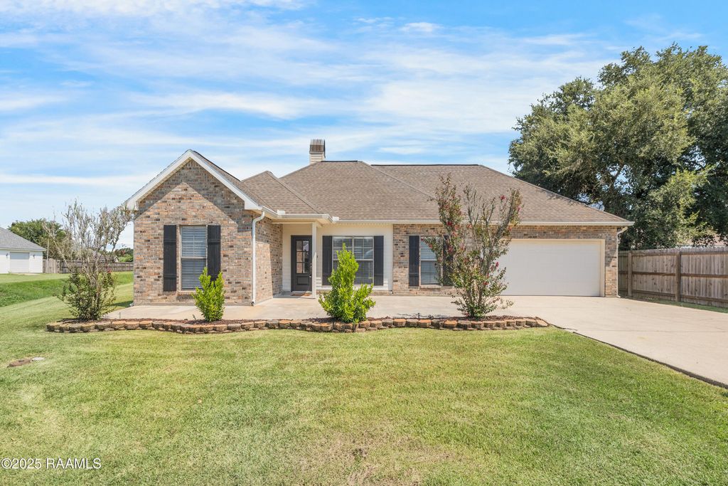 504 Sugar Trace Drive, Broussard, LA 70518