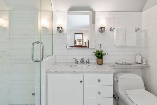 N63W29784 Woodfield COURT, Hartland, WI 53029