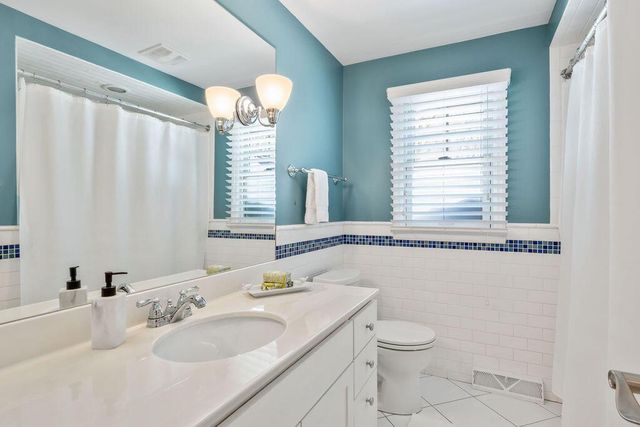 N63W29784 Woodfield COURT, Hartland, WI 53029