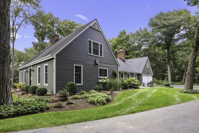 N63W29784 Woodfield COURT, Hartland, WI 53029