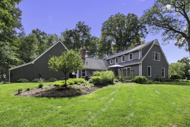 N63W29784 Woodfield COURT, Hartland, WI 53029