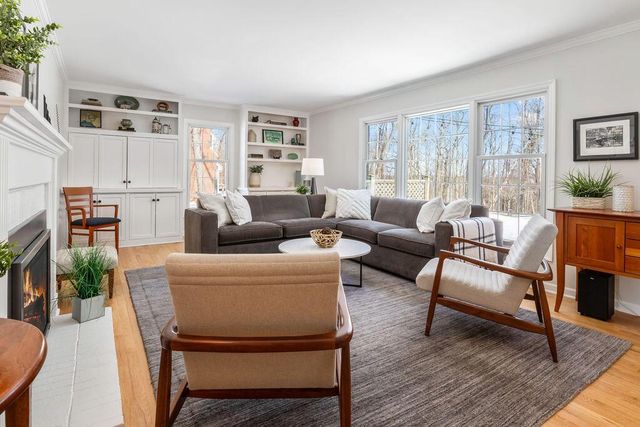 N63W29784 Woodfield COURT, Hartland, WI 53029