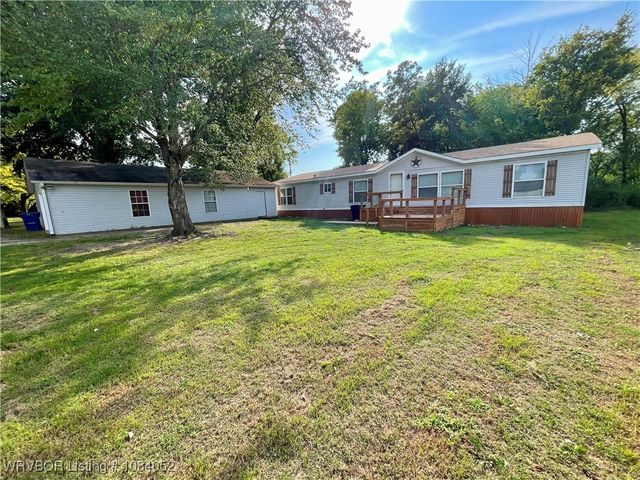 1114 Dogwood Street, Muldrow, OK 74948