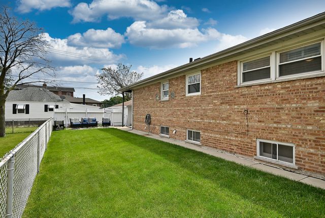 8107 W Irving Park Road, Chicago, IL 60634