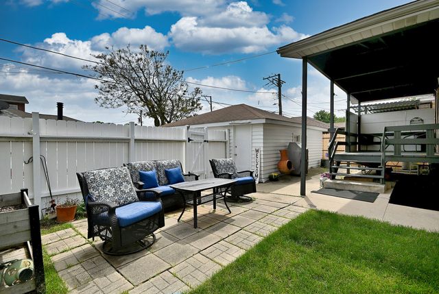 8107 W Irving Park Road, Chicago, IL 60634