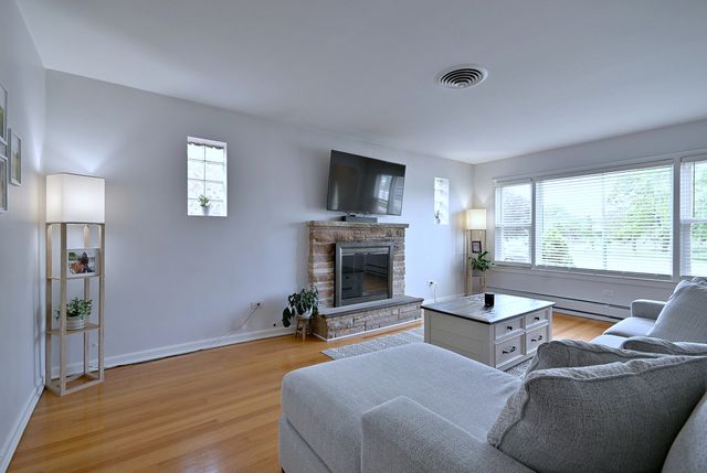 8107 W Irving Park Road, Chicago, IL 60634