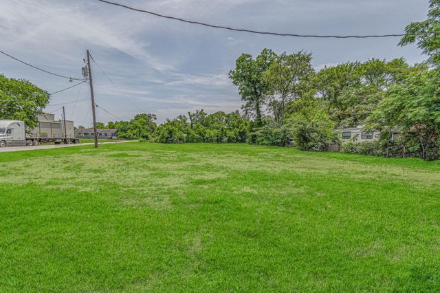 317 Woodson Street, Willis, TX 77378