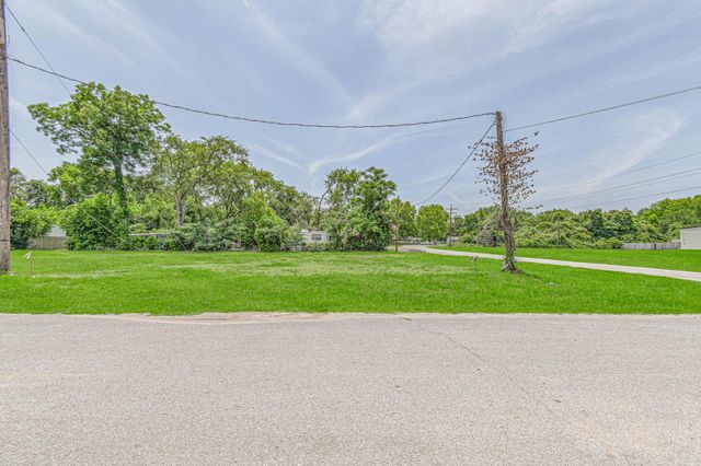 317 Woodson Street, Willis, TX 77378