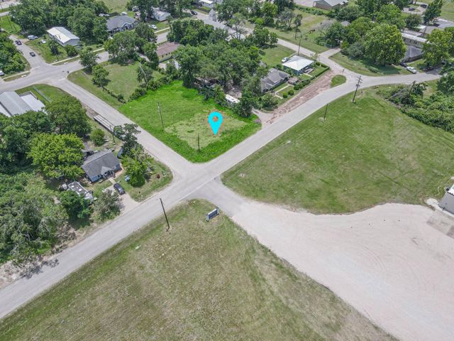 317 Woodson Street, Willis, TX 77378