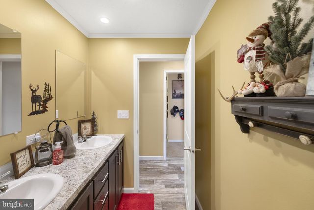 232 HILLTOP RD, Gardners, PA 17324