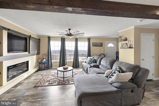 232 HILLTOP RD, Gardners, PA 17324