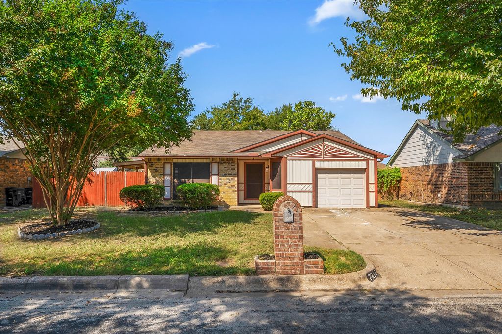 7217 Wayfarer Trail, Fort Worth, TX 76137