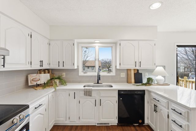 2225 S Capri Ln, Wichita, KS 67207