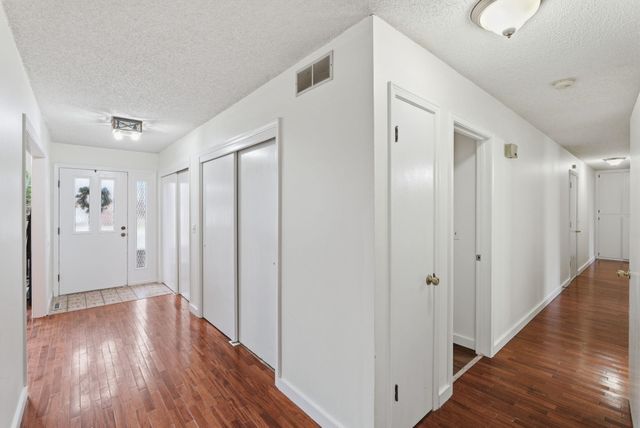 2225 S Capri Ln, Wichita, KS 67207