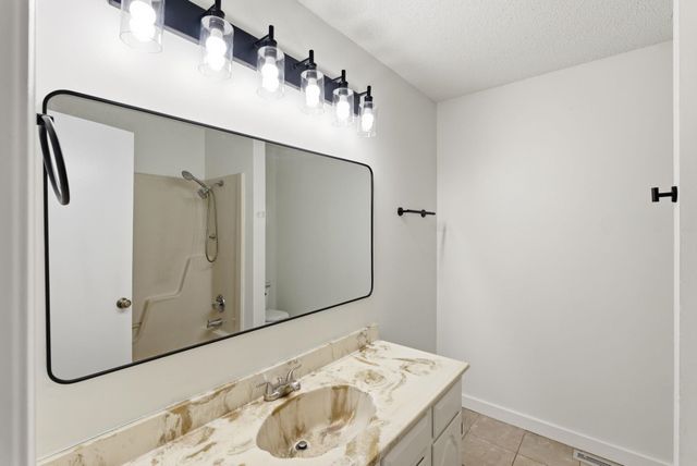 2225 S Capri Ln, Wichita, KS 67207