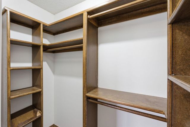 2225 S Capri Ln, Wichita, KS 67207