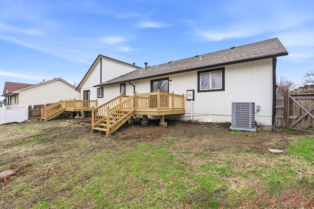 2225 S Capri Ln, Wichita, KS 67207