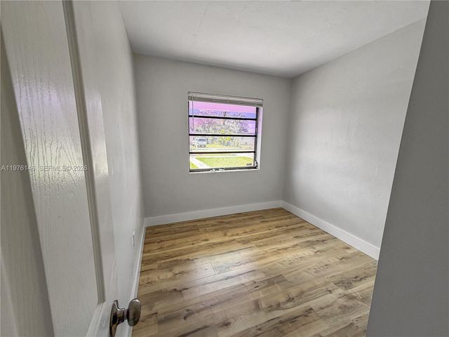 5245 SW 98th Ct, Miami, FL 33165