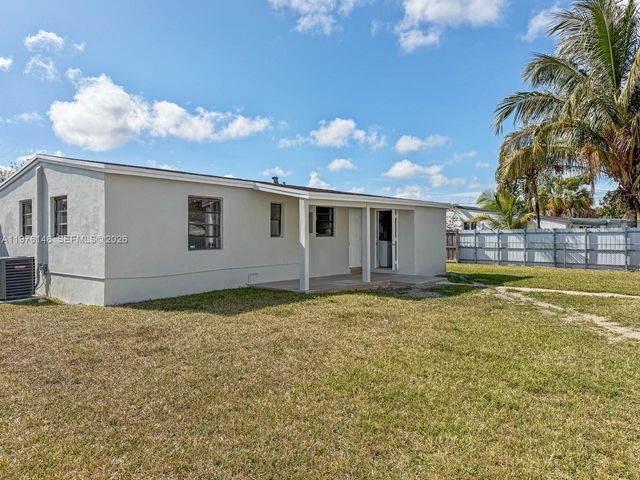 5245 SW 98th Ct, Miami, FL 33165