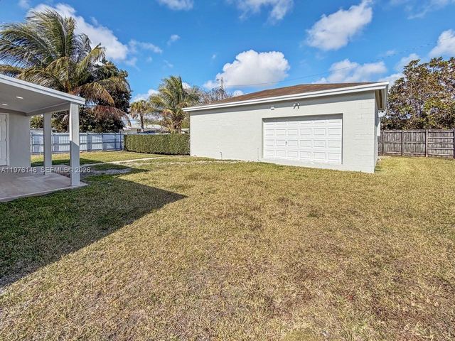 5245 SW 98th Ct, Miami, FL 33165