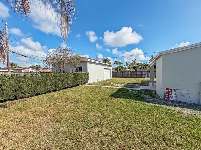 5245 SW 98th Ct, Miami, FL 33165