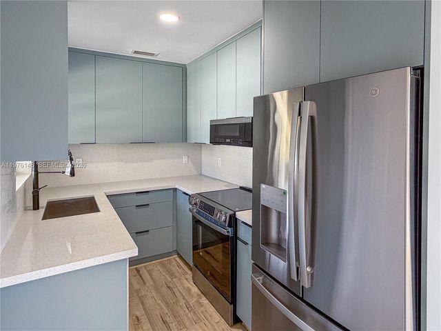 5245 SW 98th Ct, Miami, FL 33165