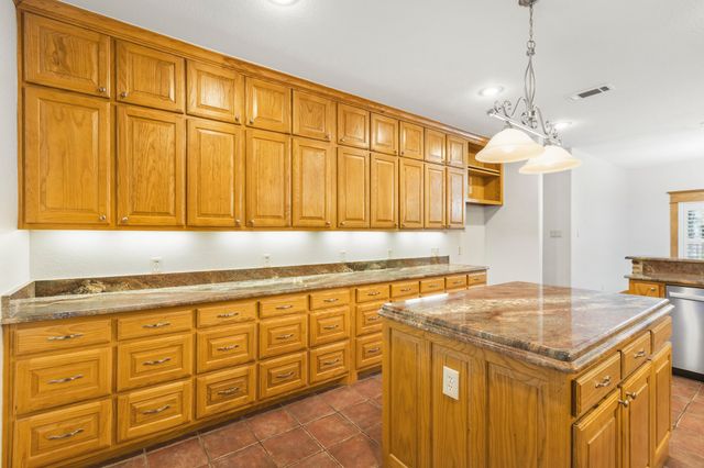 6373 Hidden Oaks Drive, Quinlan, TX 75474