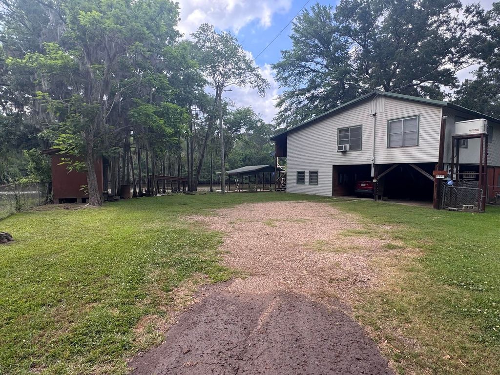 1553 Pine Island RD, Karnack, TX 75661