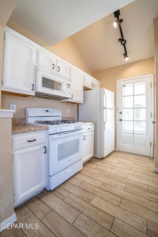 11000 Thatcher Pond Lane, El Paso, TX 79934