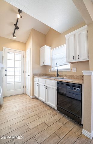 11000 Thatcher Pond Lane, El Paso, TX 79934