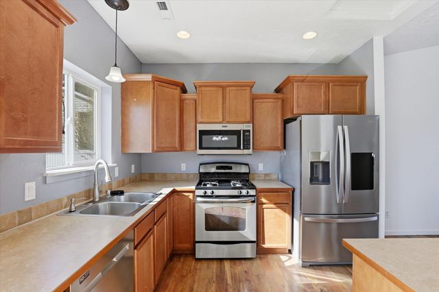 9107 W Pirates Ct, Spokane, WA 99224