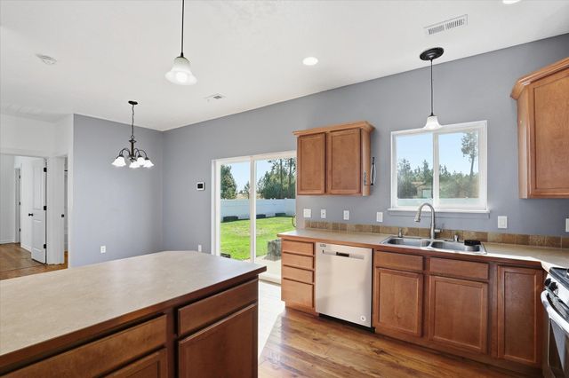 9107 W Pirates Ct, Spokane, WA 99224