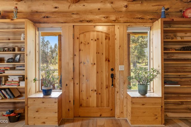 17299 White Oak Place, Bend, OR 97707