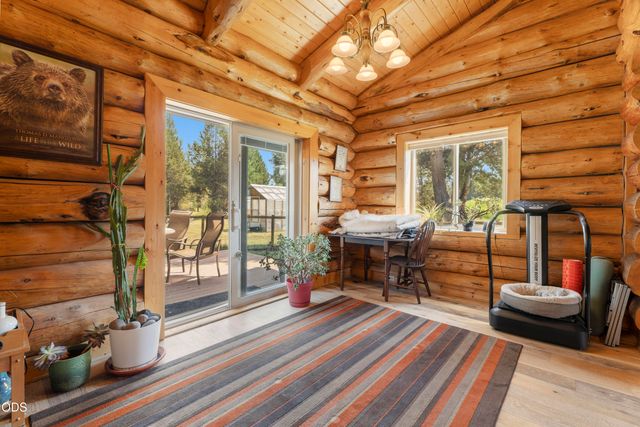17299 White Oak Place, Bend, OR 97707