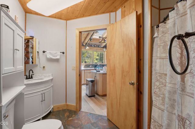 17299 White Oak Place, Bend, OR 97707