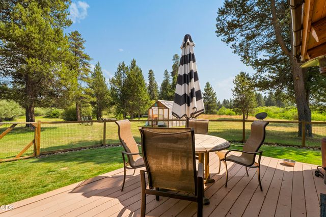 17299 White Oak Place, Bend, OR 97707