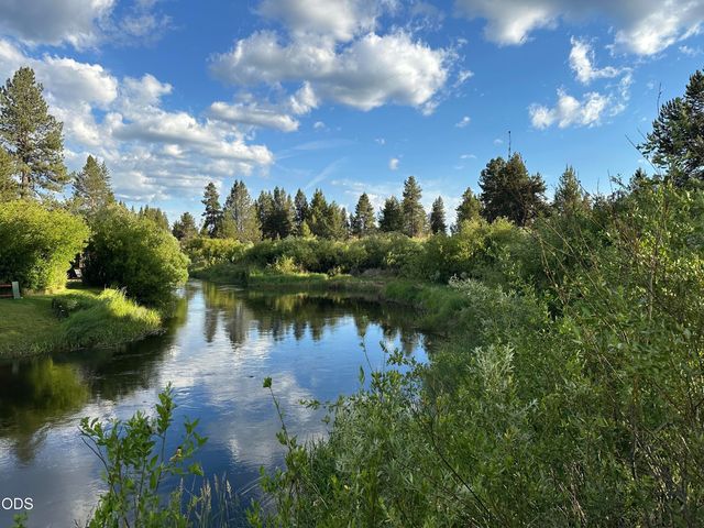 17299 White Oak Place, Bend, OR 97707