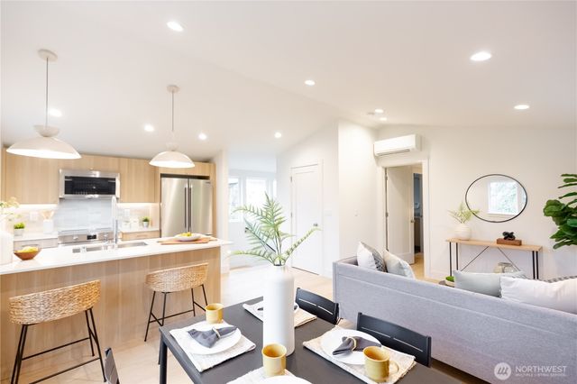 1528 25th Ave, Seattle, WA 98122