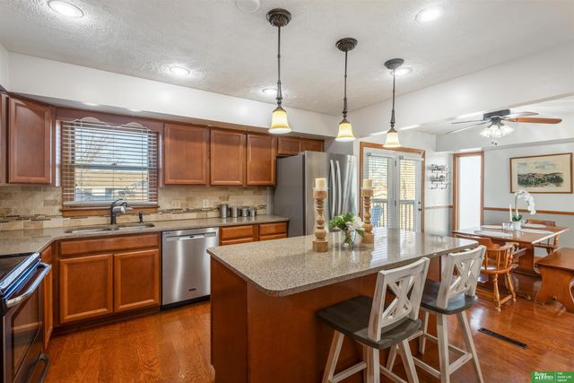 9418 Taylor Street, Omaha, NE 68134