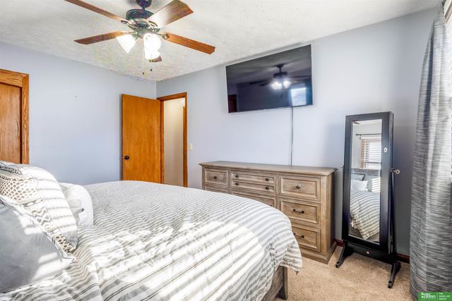 9418 Taylor Street, Omaha, NE 68134