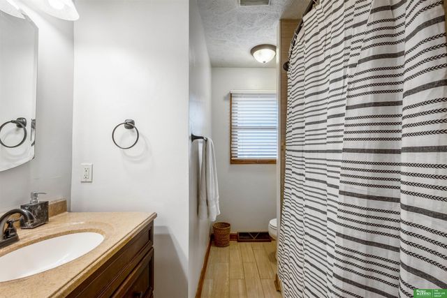 9418 Taylor Street, Omaha, NE 68134