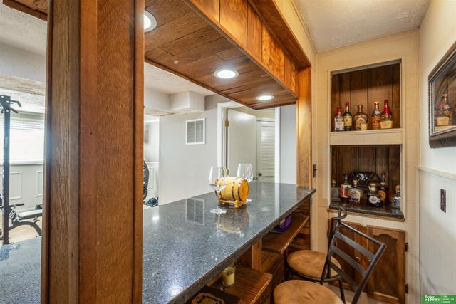 9418 Taylor Street, Omaha, NE 68134