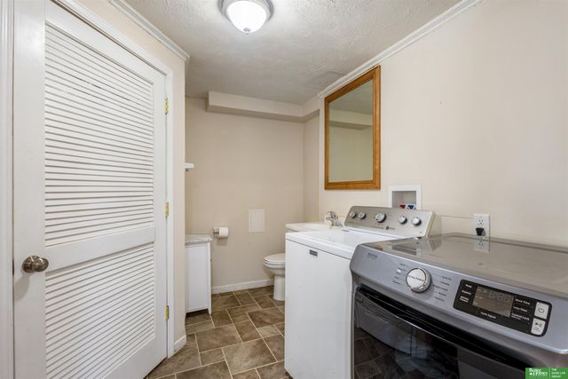 9418 Taylor Street, Omaha, NE 68134